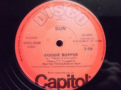 Sun (7) : Boogie Bopper / We’re So Hot  (12", Promo)