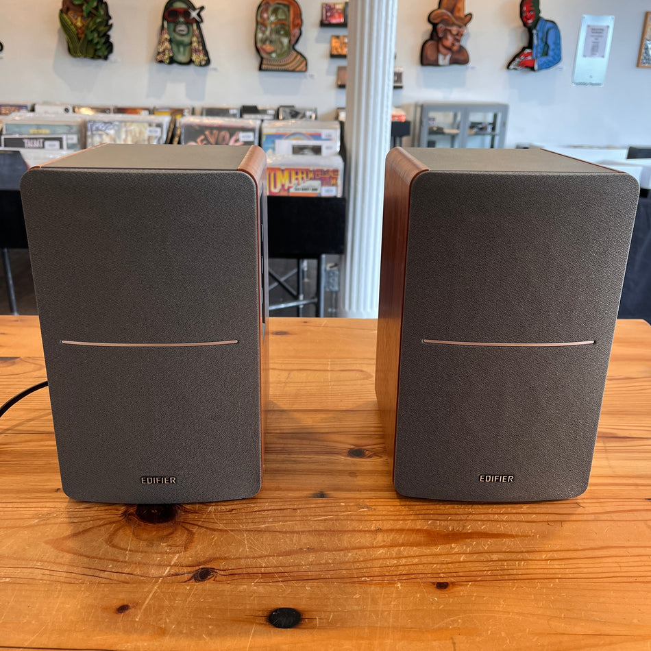 Edifier R1280T bookshelf speakers