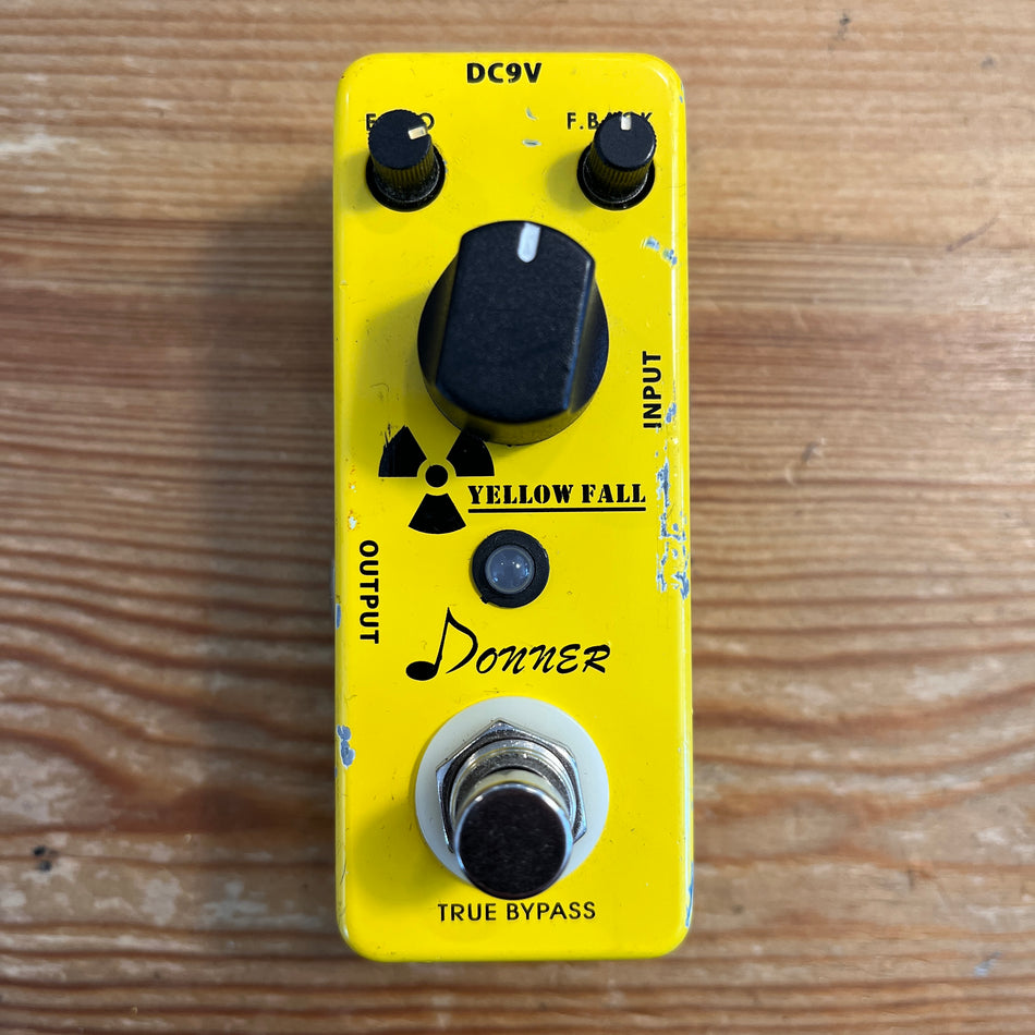 Donner Yellow Fall Analog Delay pedal