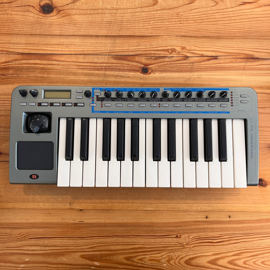 Novation XioSynth 25 10-Voice Synthesizer